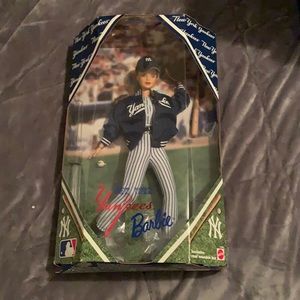 1999 New York Yankee Barbie Doll. New in box
